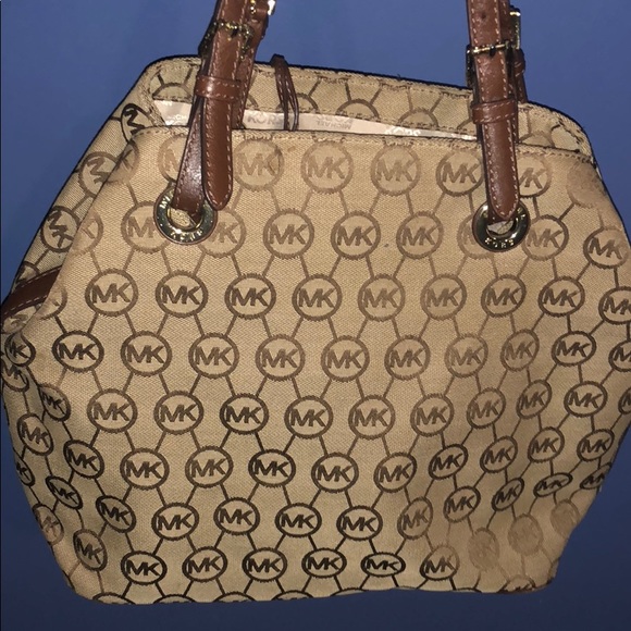 MICHAEL Michael Kors Handbags - TRYING TO SELL ASAP MAKE ME AN  OFFER 😊😊😊